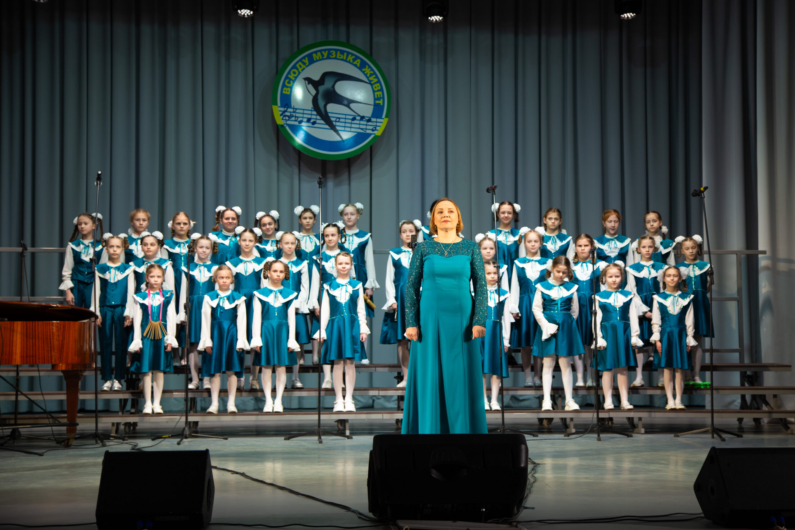 ПОЮТ ЗВОНКИЕ ГОЛОСА